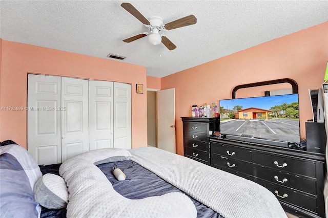 bedroom with a textured ceiling, a closet, and ceiling fan