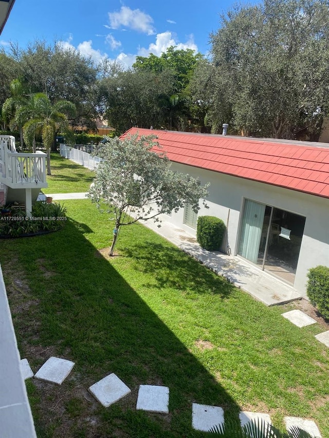 view of yard with a patio area