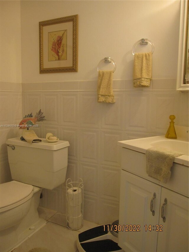 bathroom featuring toilet and vanity