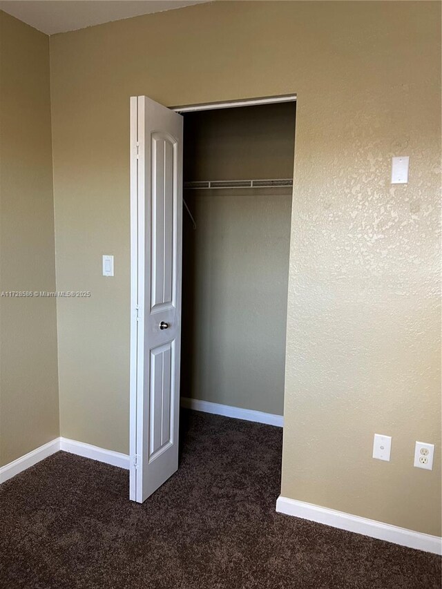 unfurnished room featuring ceiling fan and carpet floors