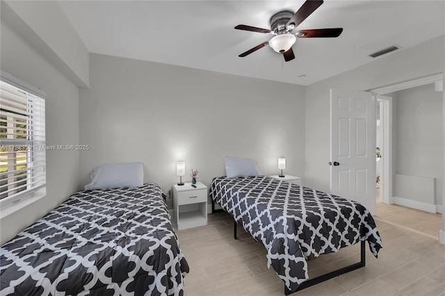 bedroom with ceiling fan