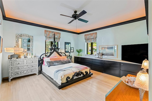 bedroom featuring ceiling fan, crown molding, and light hardwood / wood-style floors