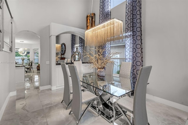 dining room with a notable chandelier