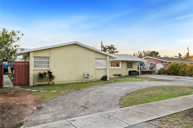 view of front of home featuring a yard