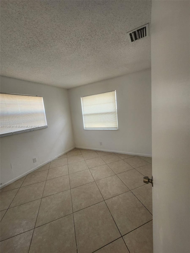 empty room featuring light tile patterned flooring