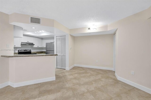 2009 SE 10th Ave Unit 302, Fort Lauderdale, FL 33316 - kitchen featuring freestanding refrigerator, black / electric stove, under cabinet range hood, white cabinetry, and baseboards