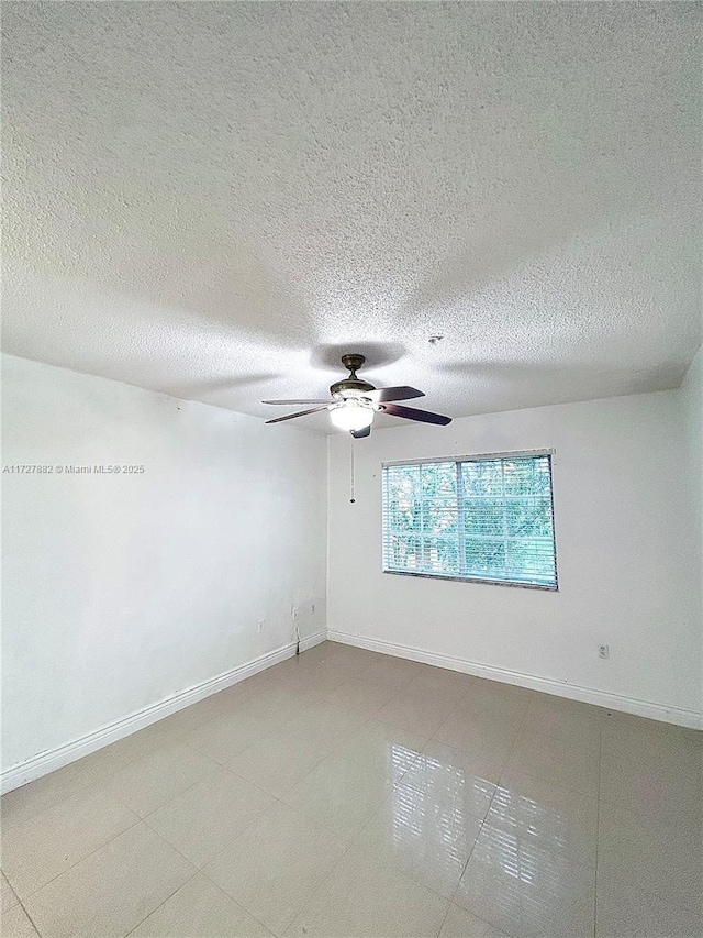 empty room with ceiling fan