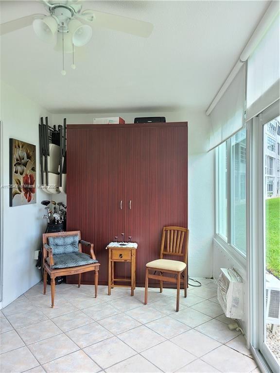 living area featuring ceiling fan