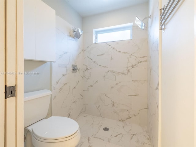 bathroom featuring tiled shower and toilet