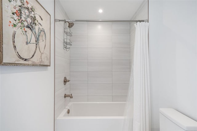 bathroom featuring toilet and shower / bath combo