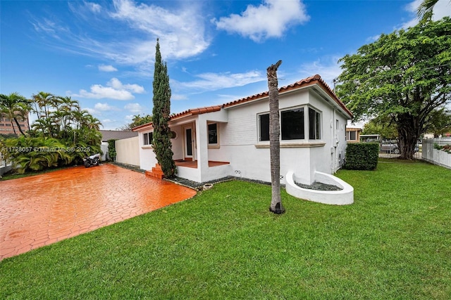 view of front of property with a patio area and a front yard