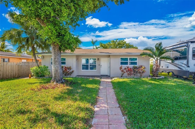 ranch-style house featuring a front yard