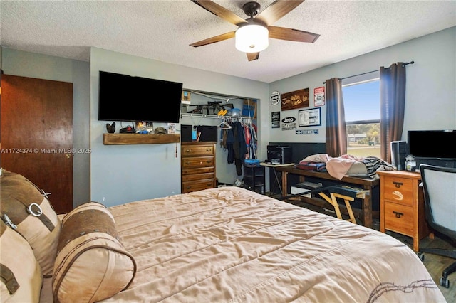 bedroom with ceiling fan, a closet, and a textured ceiling