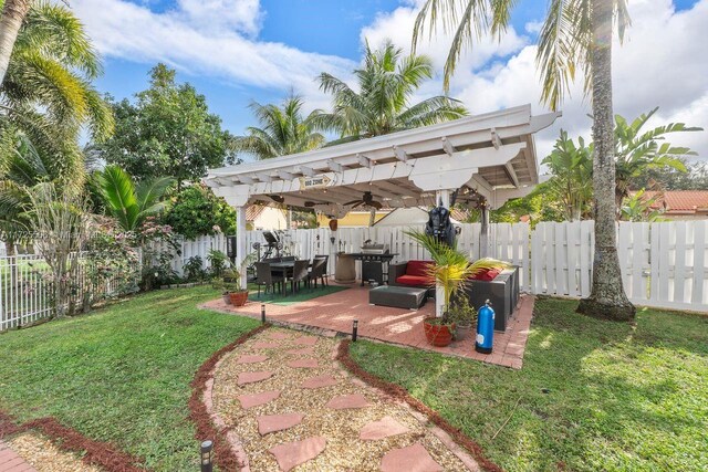 view of yard with ceiling fan, outdoor lounge area, a pergola, and a patio