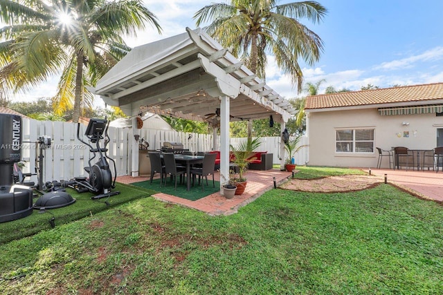 view of yard featuring a patio area