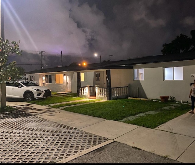 view of front of house featuring a front yard