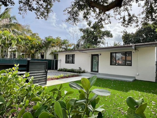 ranch-style home with a front lawn