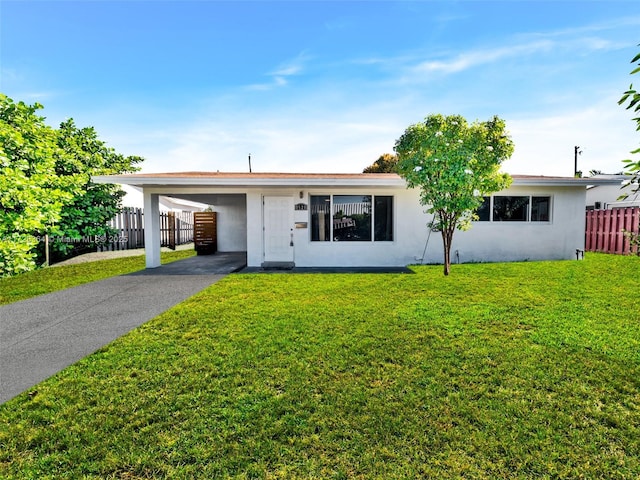 ranch-style house featuring a front lawn and a carport