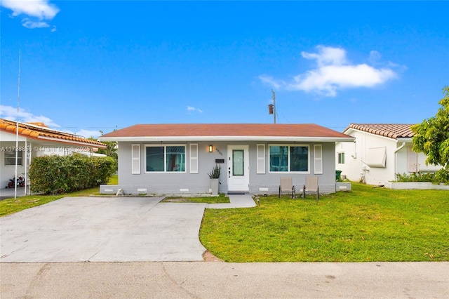 ranch-style house featuring a front yard