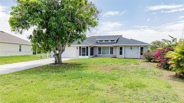 view of front of property featuring a front lawn and a garage