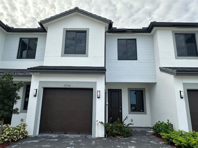 view of front facade with a garage