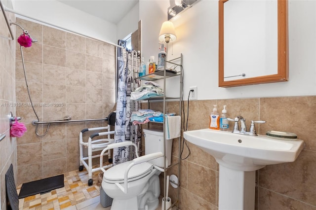 bathroom with toilet, tile walls, tile patterned floors, a shower with curtain, and sink