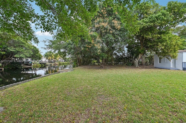 view of yard featuring a water view