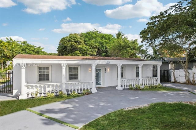 ranch-style home featuring covered porch