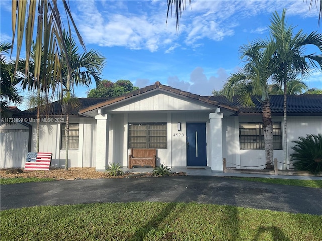 view of front of property