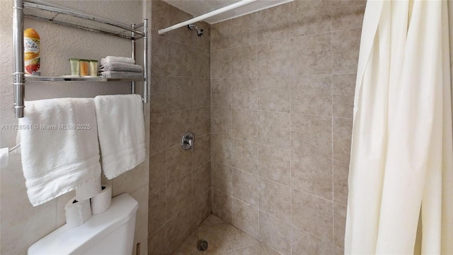 bathroom featuring toilet and a shower with shower curtain