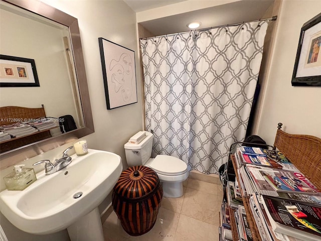 bathroom with toilet, tile patterned flooring, a shower with curtain, and sink