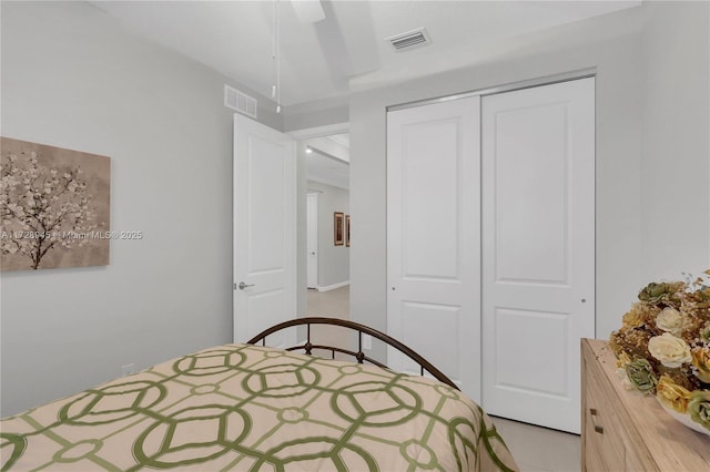 bedroom featuring ceiling fan and a closet