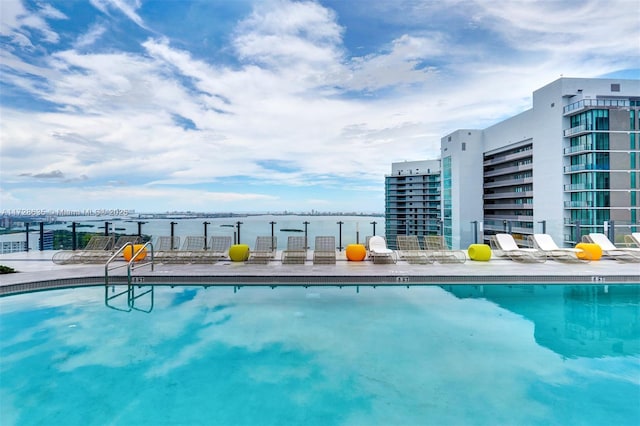 view of swimming pool featuring a water view