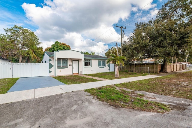 view of front of house with a front yard