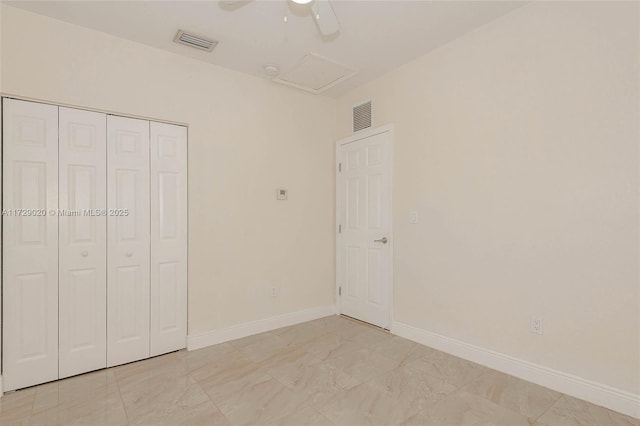 unfurnished bedroom with ceiling fan and a closet