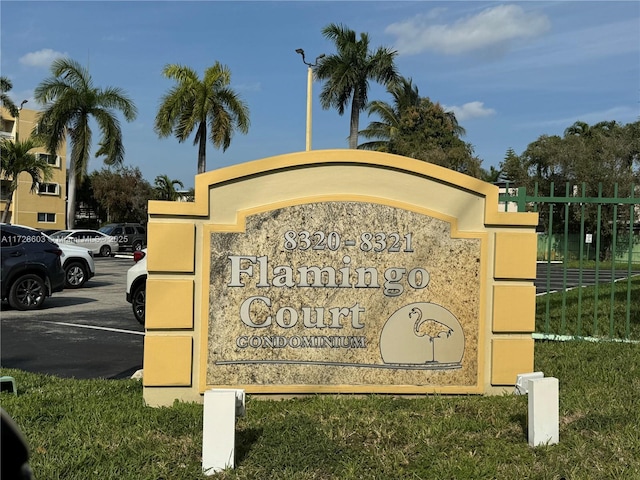 community / neighborhood sign featuring uncovered parking