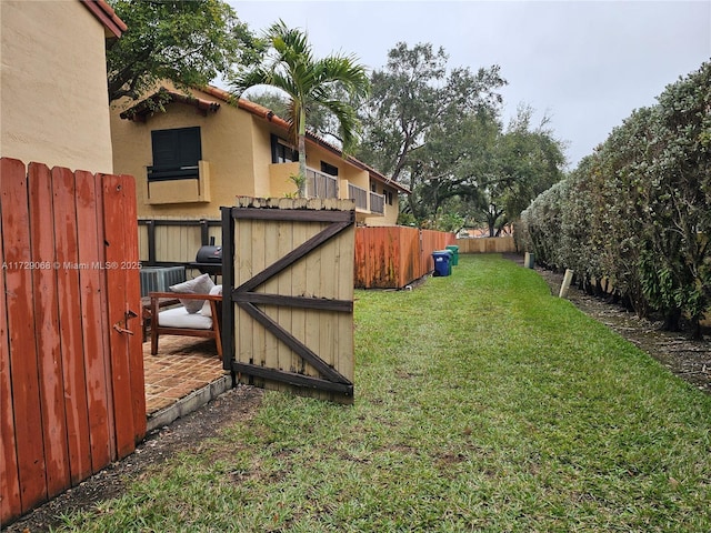 view of yard featuring cooling unit