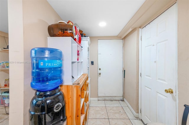 laundry room featuring light tile patterned floors