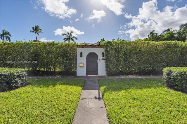 view of front of property with a front lawn and stucco siding