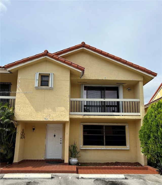 view of front of home with a balcony