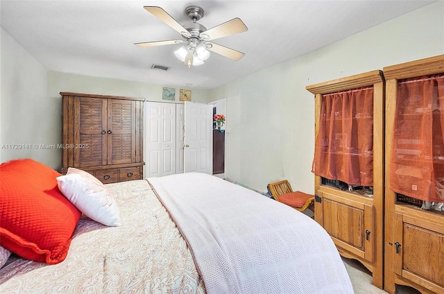 bedroom with ceiling fan