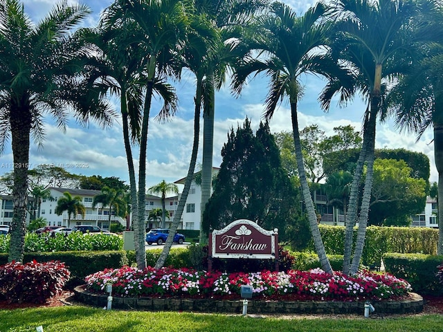 view of community / neighborhood sign