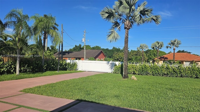 view of front of house featuring a front yard