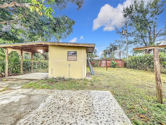 view of yard featuring a patio