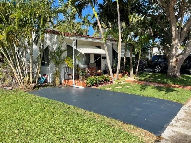1615 Moffett St, Hollywood, FL 33020 - view of front facade with a front yard