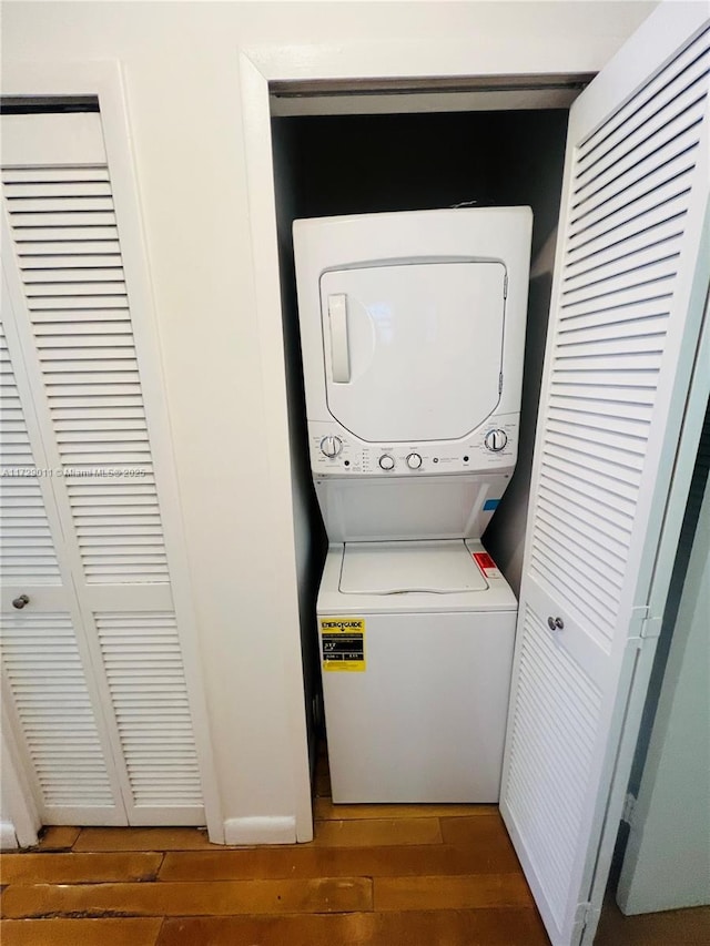 1523 W Ave Unit 101, Miami Beach, FL 33139 - laundry room with stacked washer / drying machine and wood finished floors