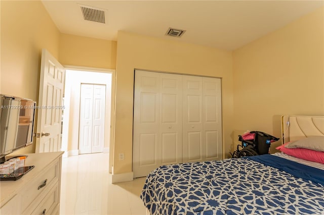 bedroom with a closet