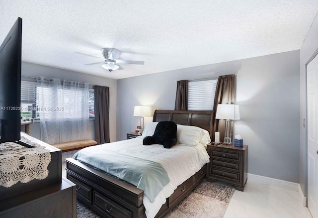 bedroom featuring ceiling fan and a textured ceiling