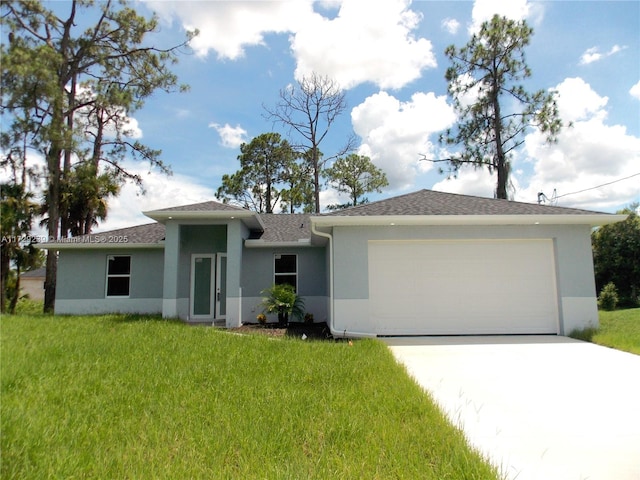 view of front of property featuring a garage and a front yard