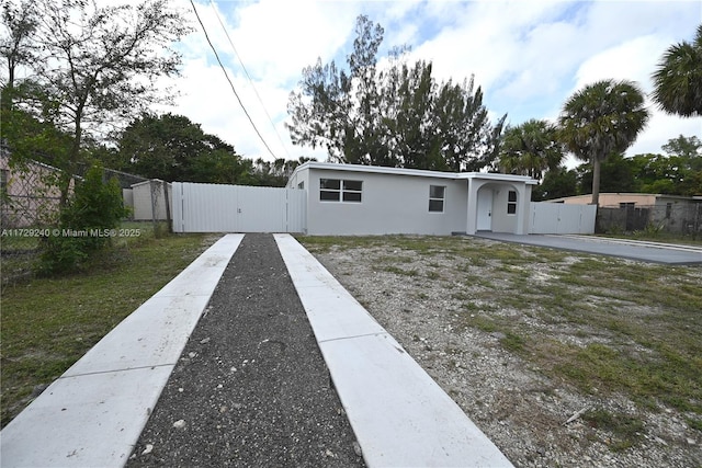 view of front of property